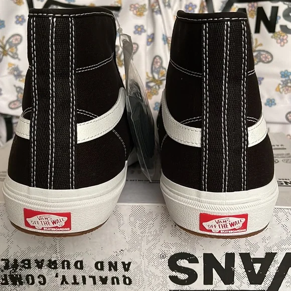 Vans WMNS Crockett High
Black/White
VN0A5JIGY28
Sneakers - Picture 14 of 16